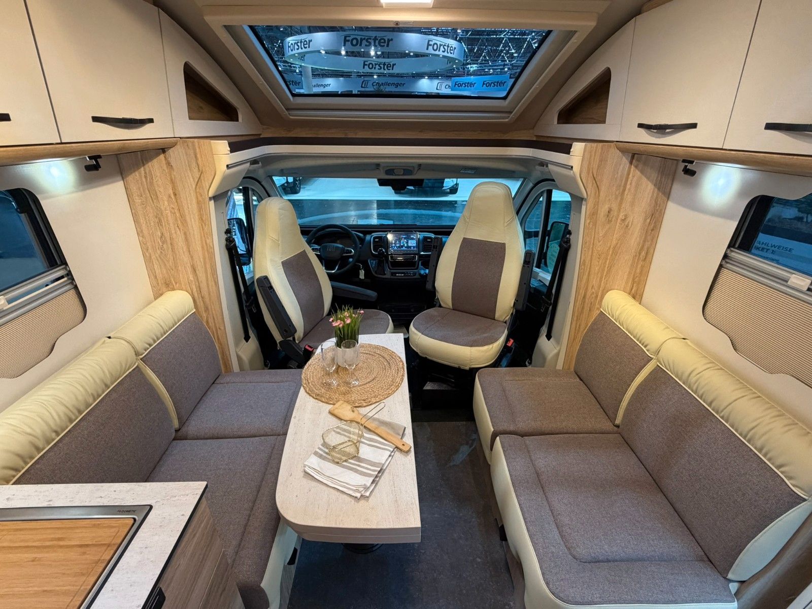 Fahrzeugabbildung Eura Mobil Profila T 720 EF ONYX SONDERMODELL MESSE