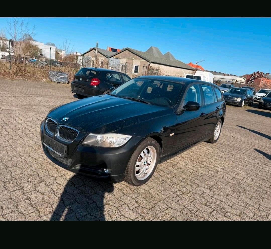 BMW 318 2009 — photo 8