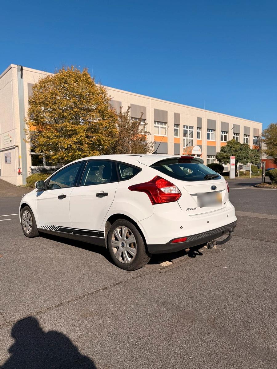 Ford Focus 2014 — rear view