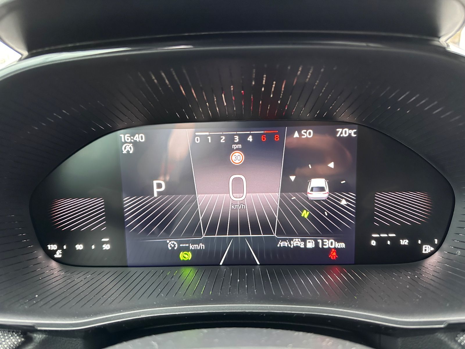 Fahrzeugabbildung SKODA Fabia 1.0 TSI DSG Selection LED/PDC/SHZG/APP/GRA