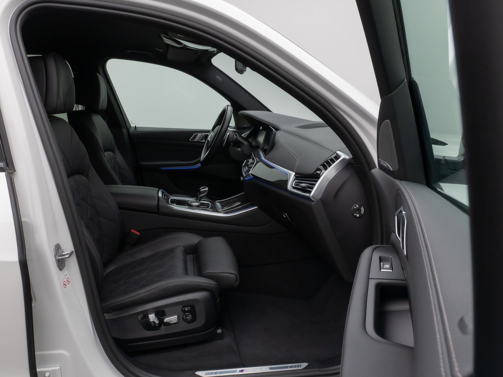 Fahrzeugabbildung BMW X5 M50i H/K DAB Laser 360°Alarm Belüftung 22Zoll