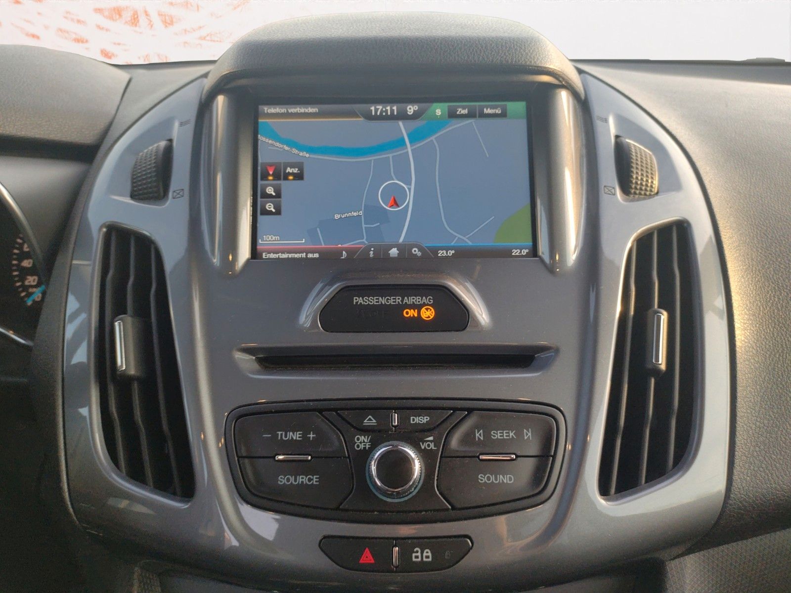 Fahrzeugabbildung Ford Connect Titanium ! Pano.dach ! beh. WSS ! Kamera