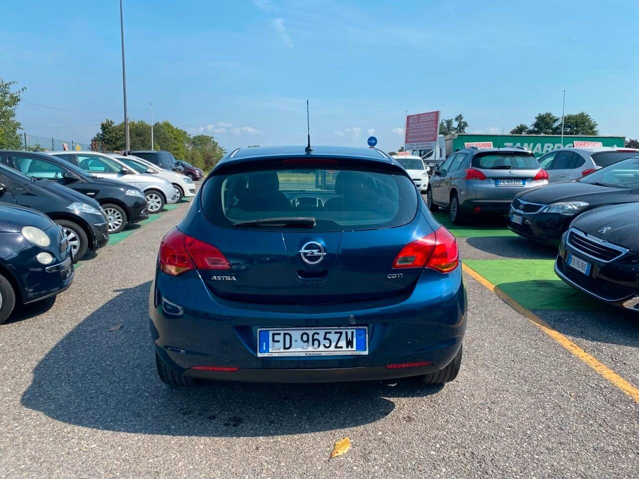 Opel Astra 2010 — photo 5
