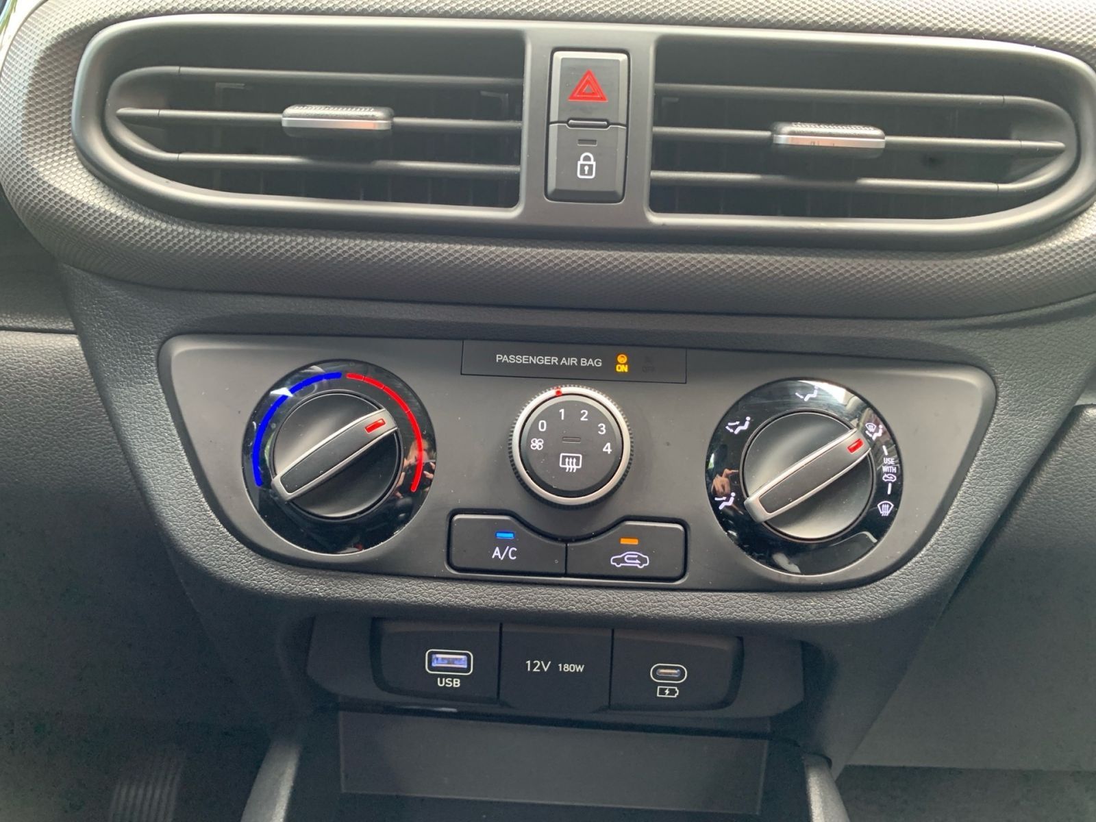 Fahrzeugabbildung Hyundai i10 1.0 Select Navi Kamera