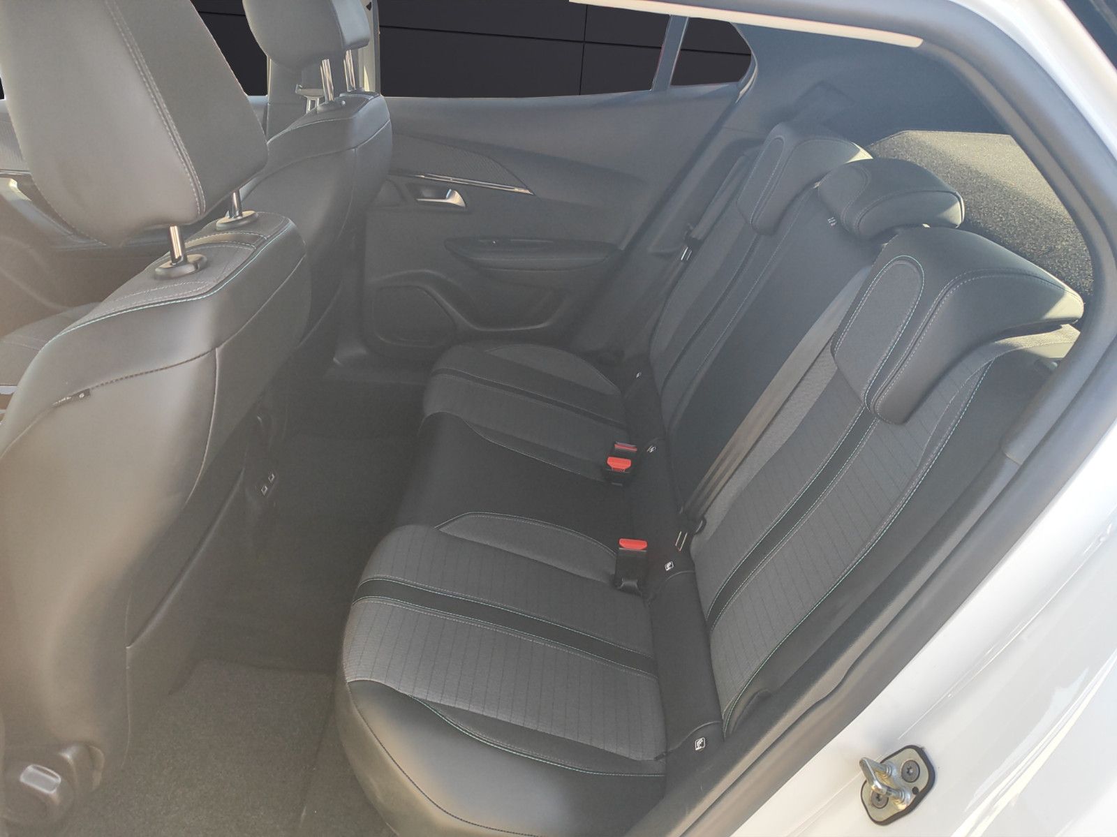 Fahrzeugabbildung Peugeot 2008 e- Allure Pack*Navi*Apple CarPlay*Shz*