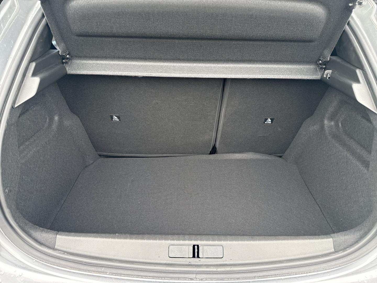 Peugeot 208 Hybrid Allure 81kW AT Sicht-Navigations-Pake