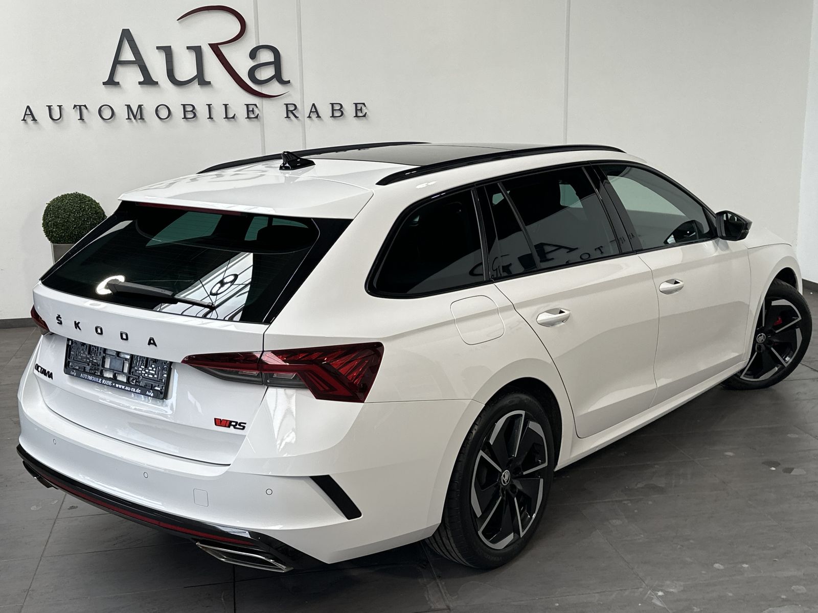Fahrzeugabbildung SKODA Octavia Combi RS NAV+MATRIX+PANO+STHZ+18ZOLL+KAM
