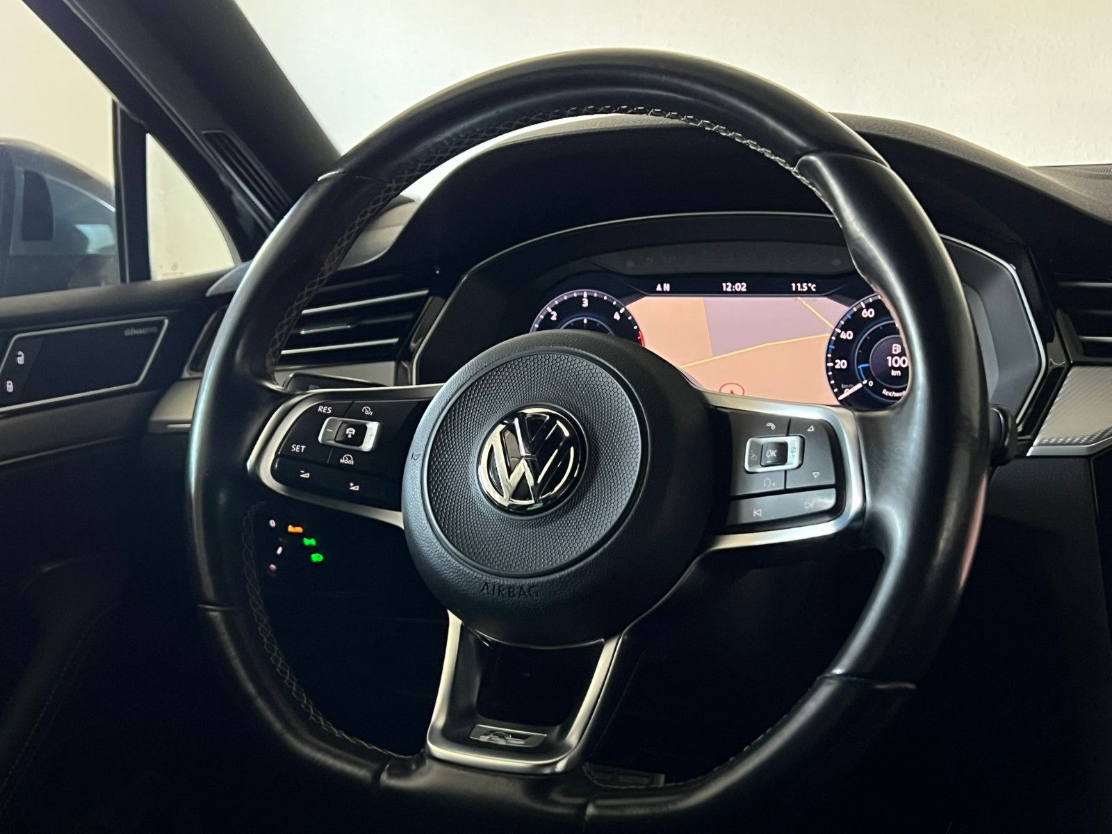 Fahrzeugabbildung Volkswagen Passat Lim. Highline 4Motion R-LINE/ACC/AHK/STHZ