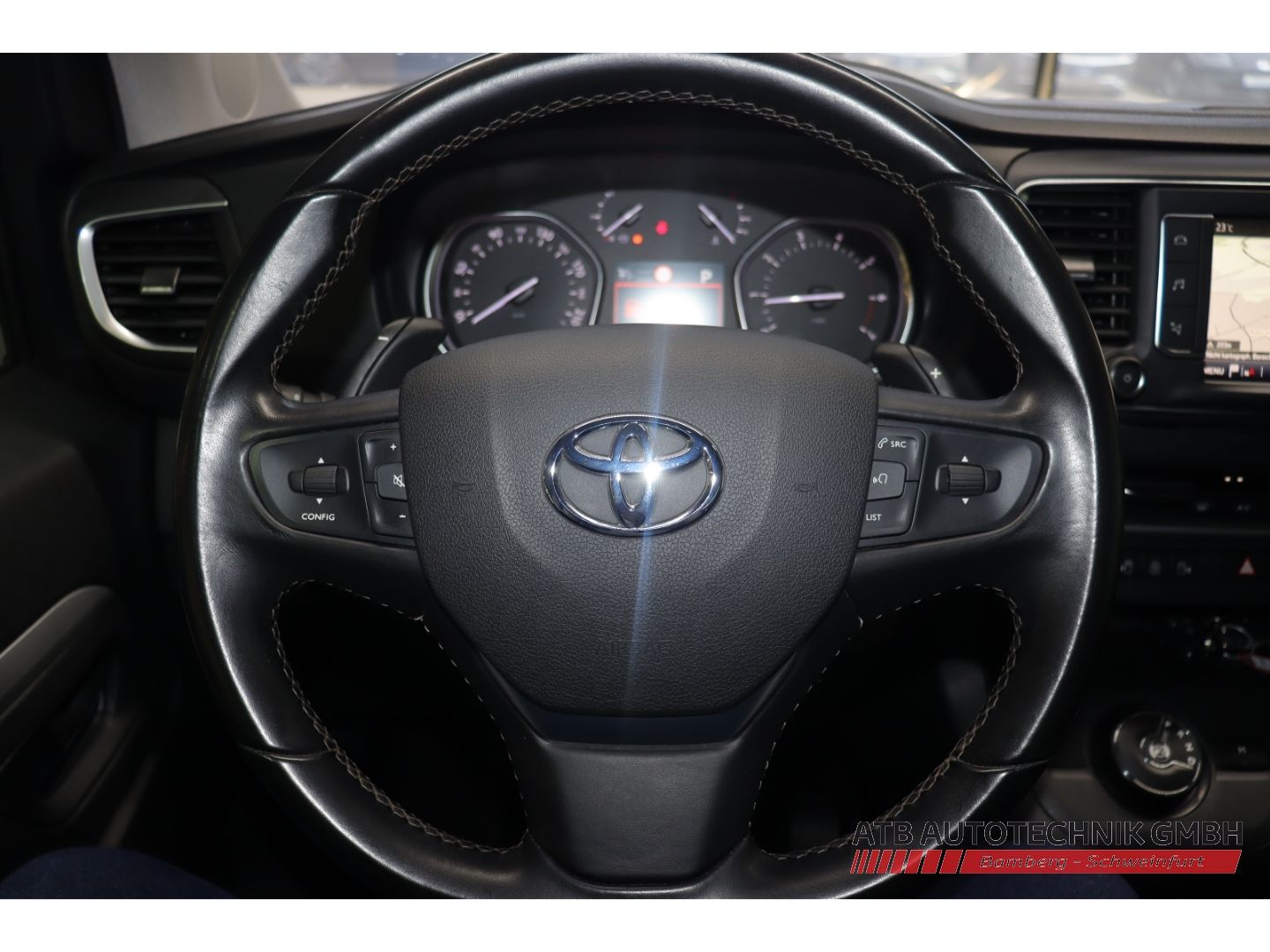 Fahrzeugabbildung Toyota Proace Verso 2.0 l L1 Executive 6-Sitzer