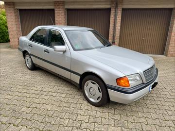 صورة 2 لـ 1993 Mercedes-BENZ C 180