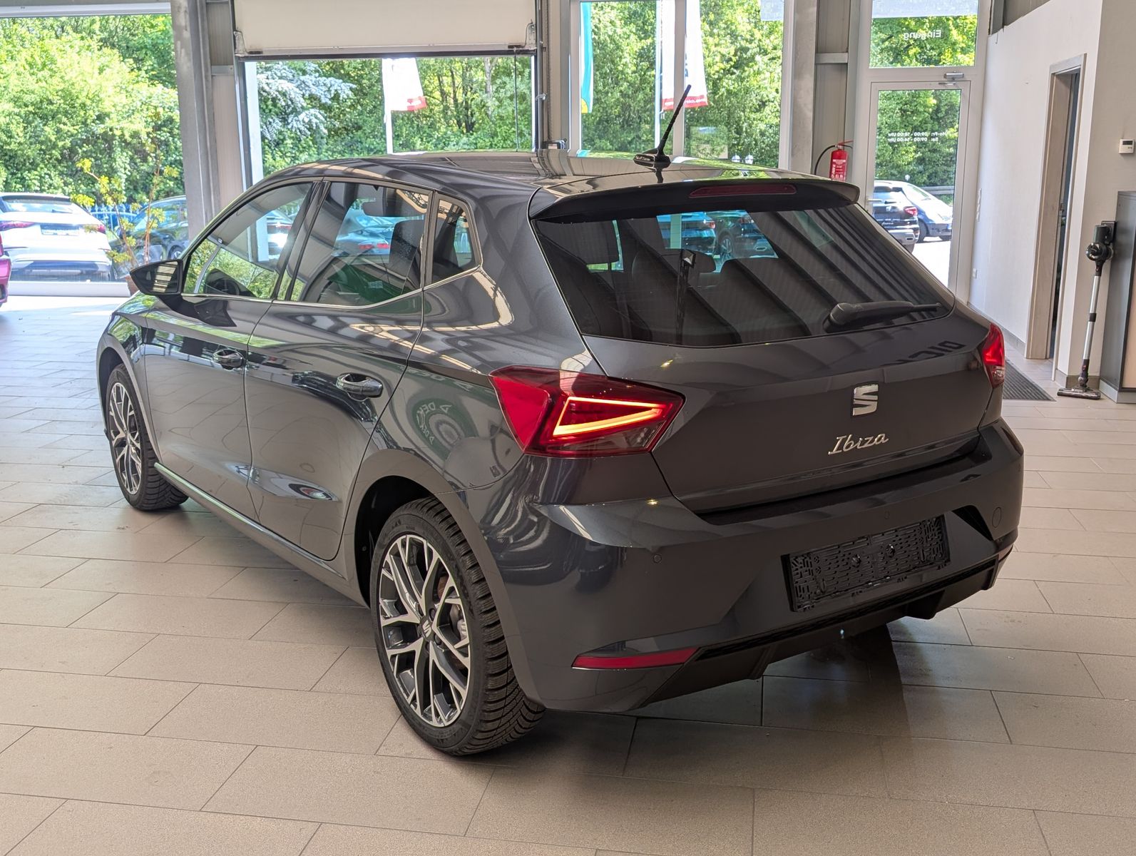 Fahrzeugabbildung SEAT Ibiza 1.0 TSI Xcellence LED Cam Dinamica ACC 17"