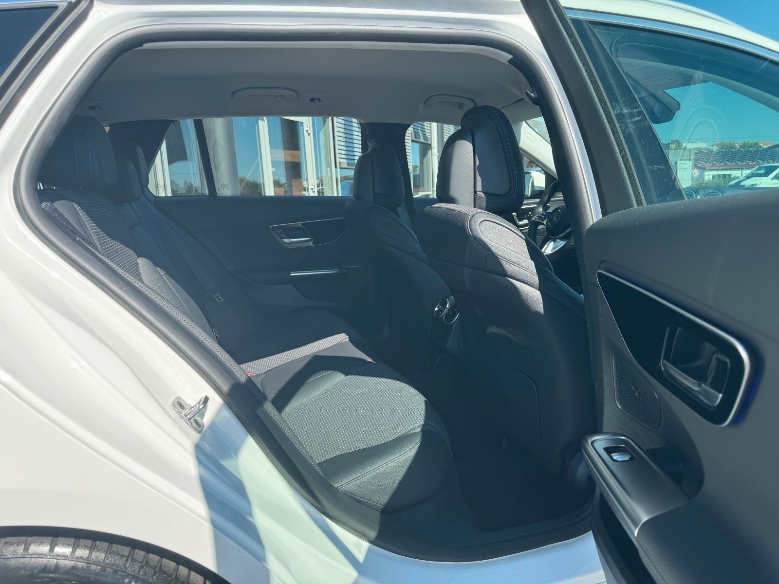 Fahrzeugabbildung Mercedes-Benz C 180 T Avantgarde+AHK+Memory+Ambiente+TotW