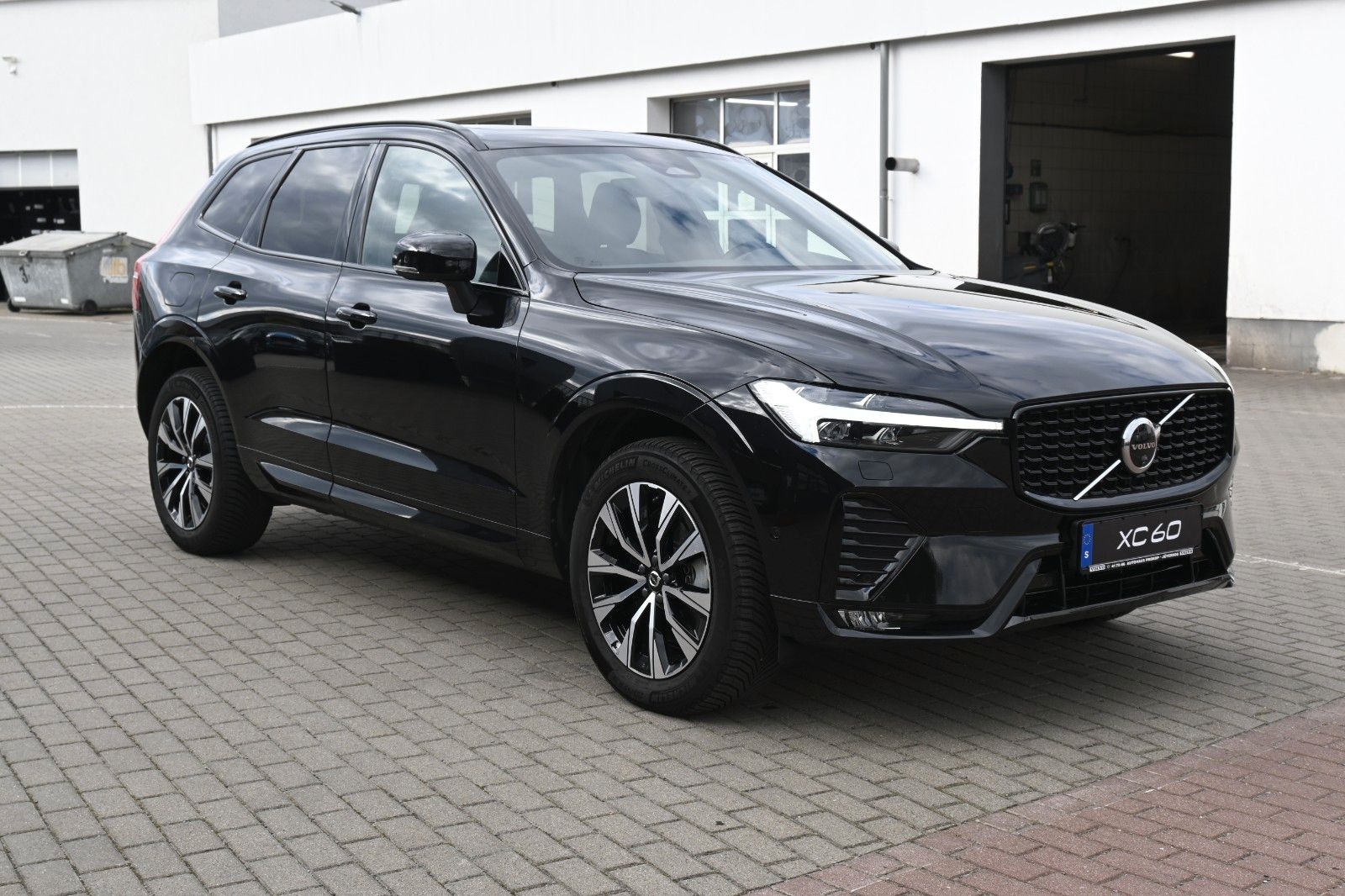 Fahrzeugabbildung Volvo XC60 B4 D Plus Dark*STDHZG*PANO*360°*ACC