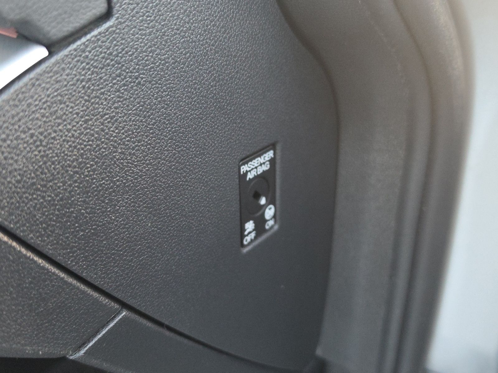 Fahrzeugabbildung Volkswagen Golf VIII Variant Life AHK ACC SHZ LED Apple Car