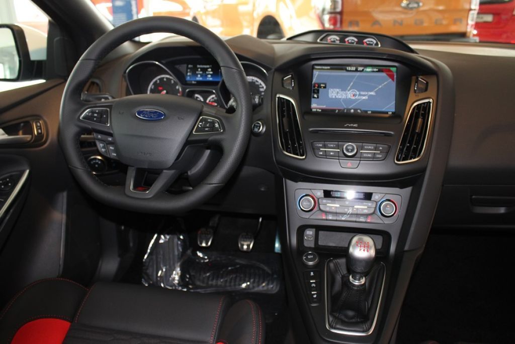 Fahrzeugabbildung Ford Focus Turnier ST / Leder-Sport-Paket