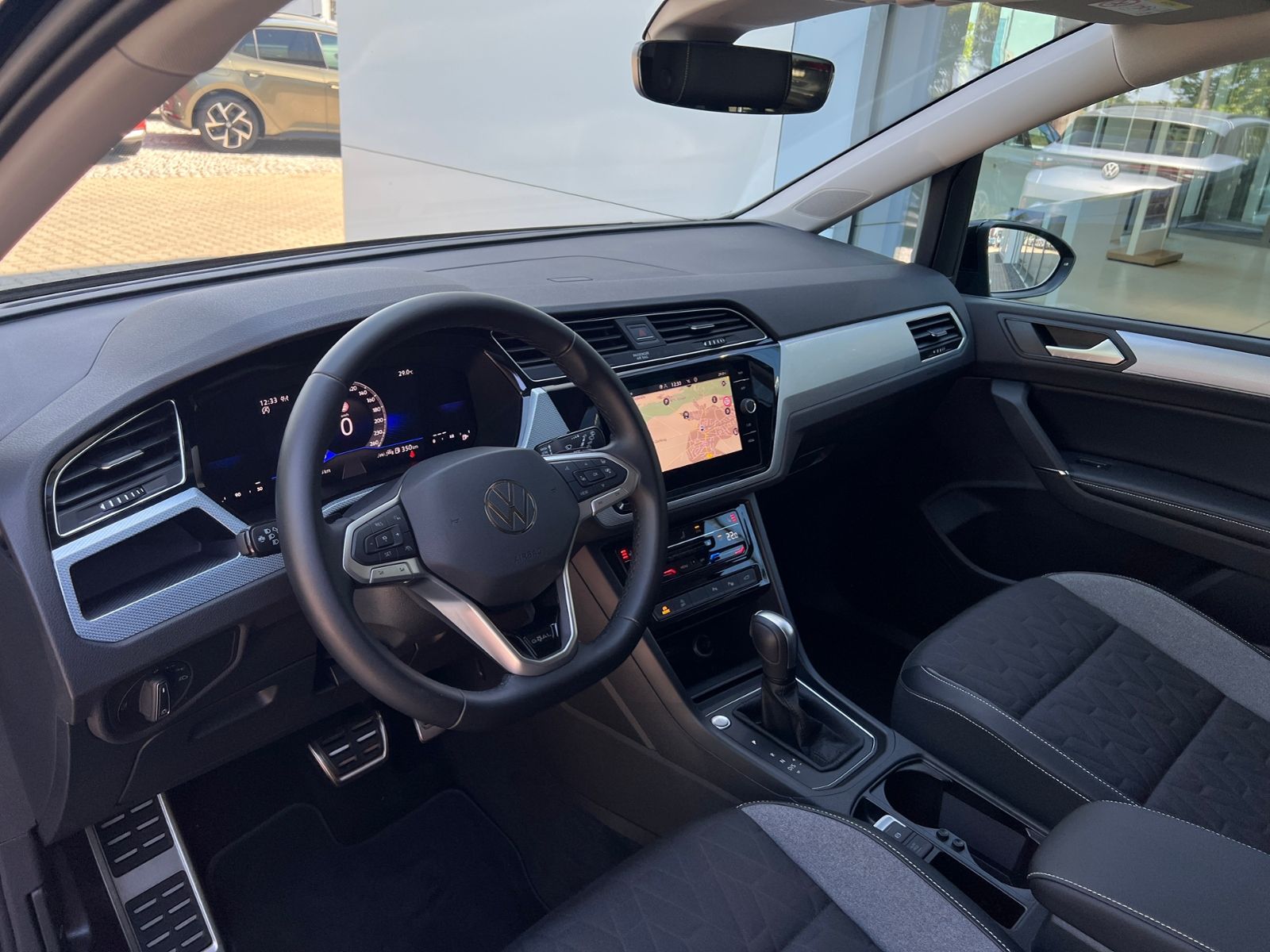 Fahrzeugabbildung Volkswagen Touran Comfortline 2.0 TDI DSG *R-Line Ext.,AHK,
