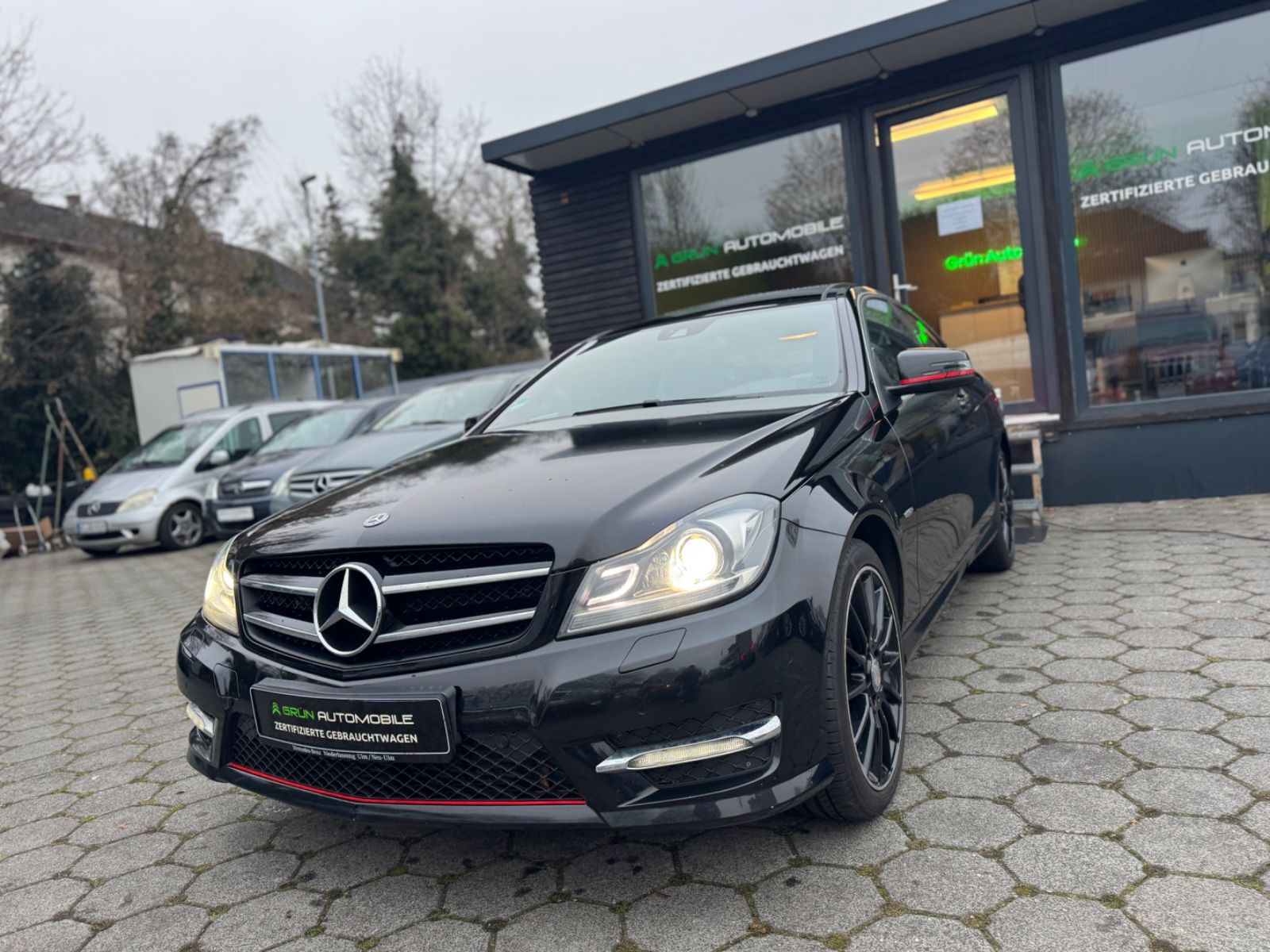 Fahrzeugabbildung Mercedes-Benz C 180 C -Klasse Coupe AMG-Line*Pano*Kamera*LED