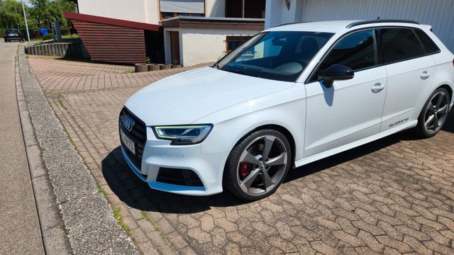 AUDI S3 TFSI S tronic quattro -