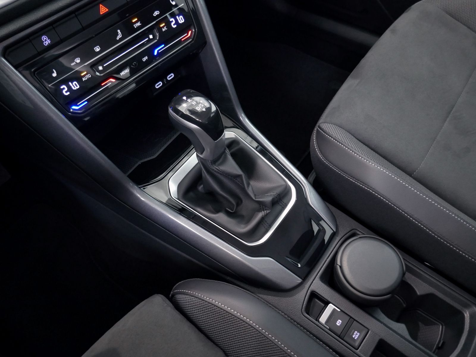 Fahrzeugabbildung Volkswagen T-Roc Style 2.0 TDI DSG | LED RFK ACC Navi