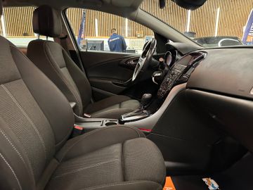 MYAUTOCENTER – Gebraucht- und Jahreswagen mit Werkstattservice in Pfaffenhofen Opel Astra J Sports Tourer Exklusiv *2. Hand*Kamera*
