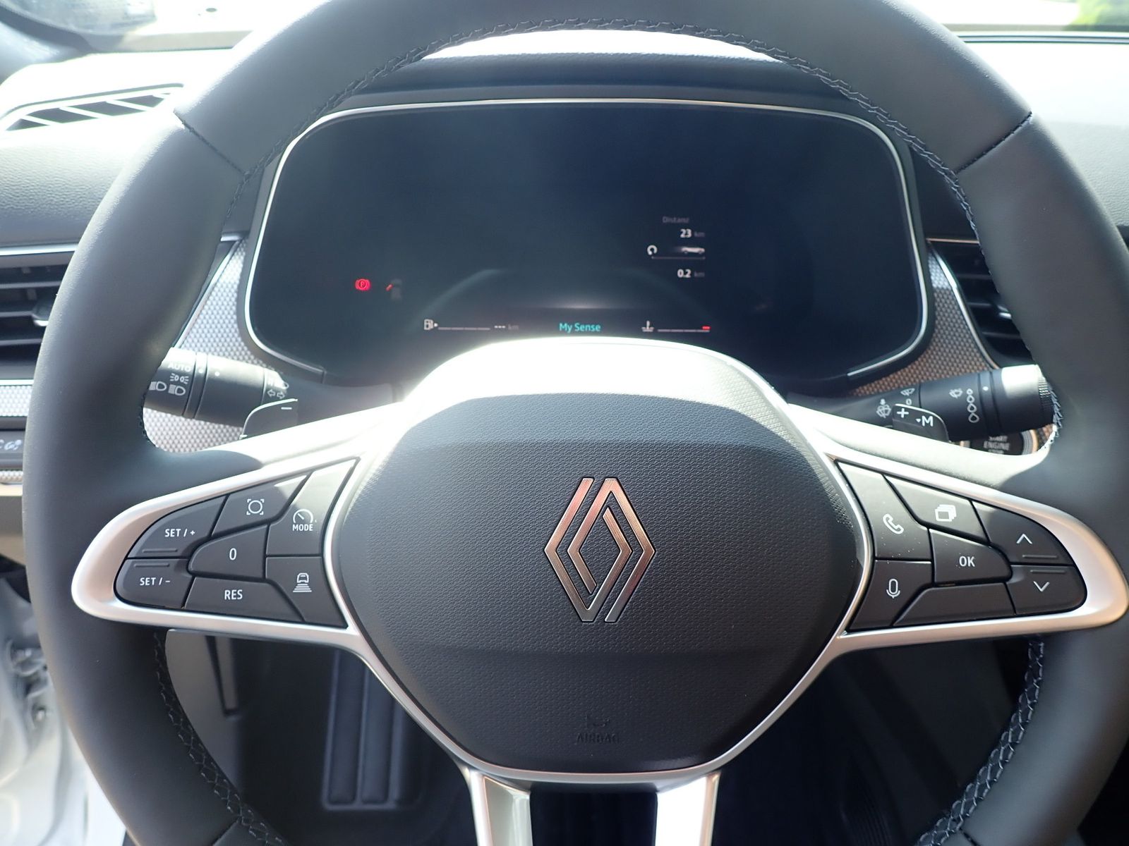 Fahrzeugabbildung Renault Arkana Techno 140 EDC