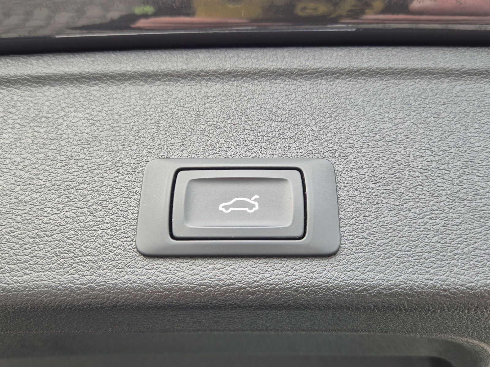 Fahrzeugabbildung Audi A4 Avant 35 TFSI advanced S-tronic LED Navi SHZ