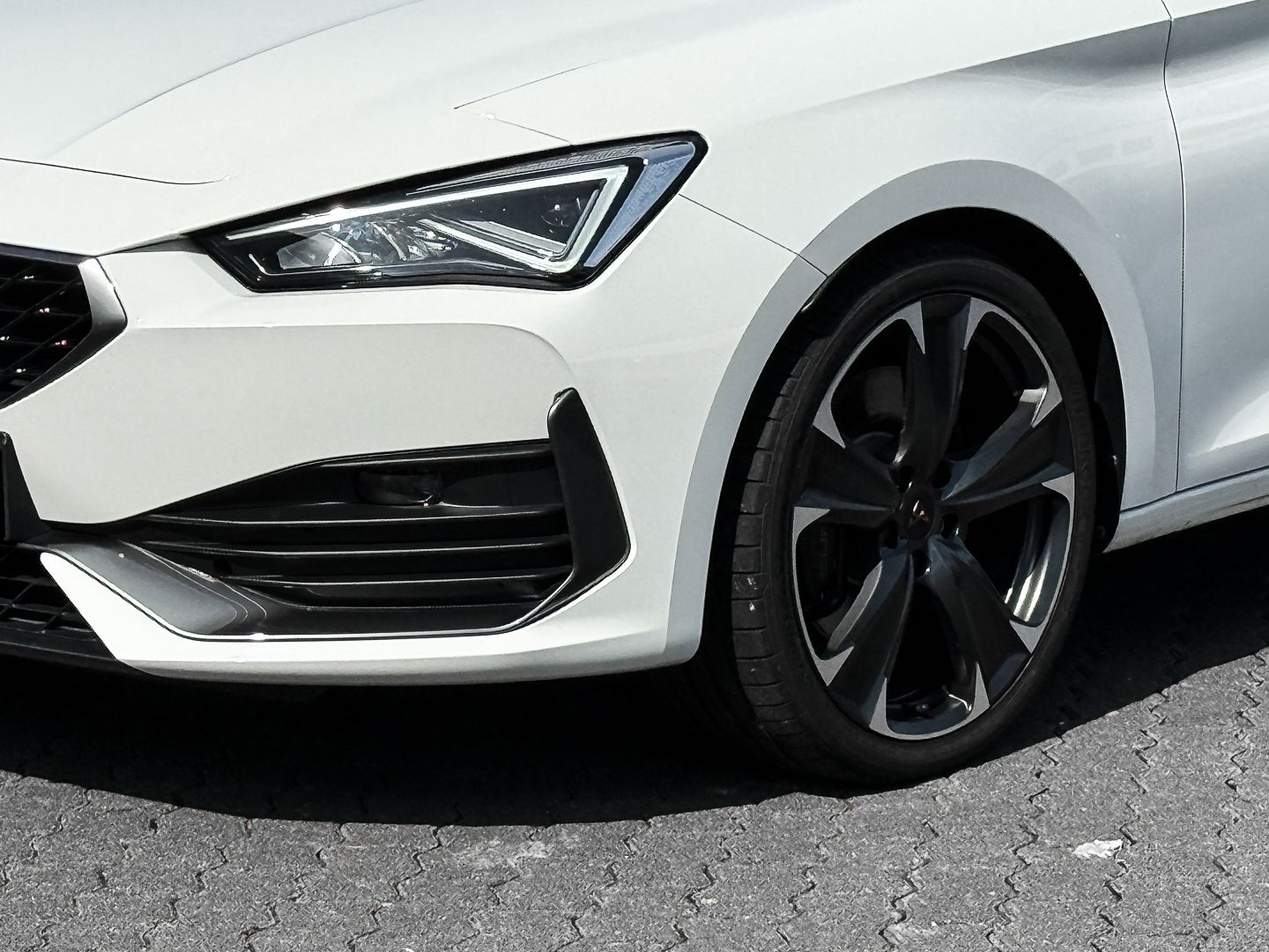 Cupra Leon VZ 2.0 TSI EU6d 180KW 7-Gang DSG Navi Digit imagem 3