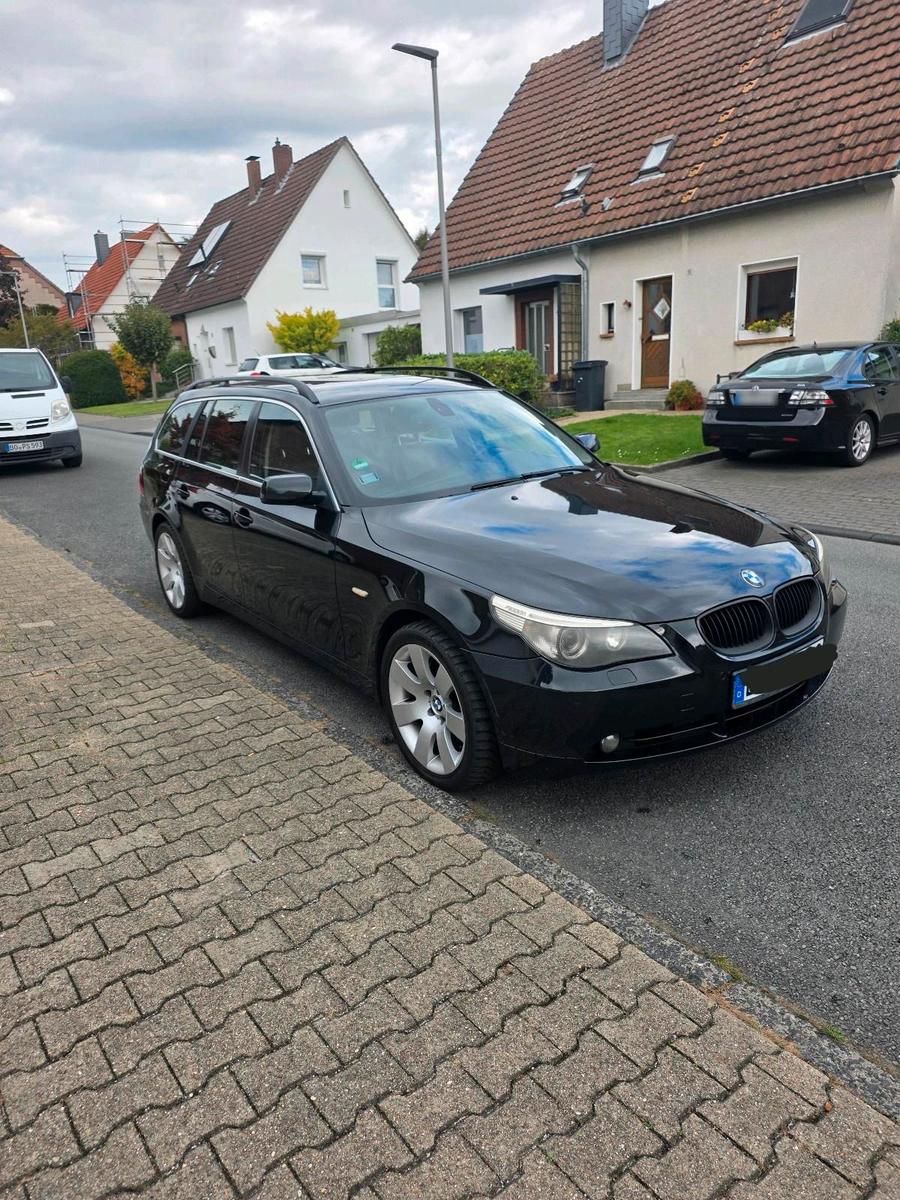 BMW 530 2005 — rear view