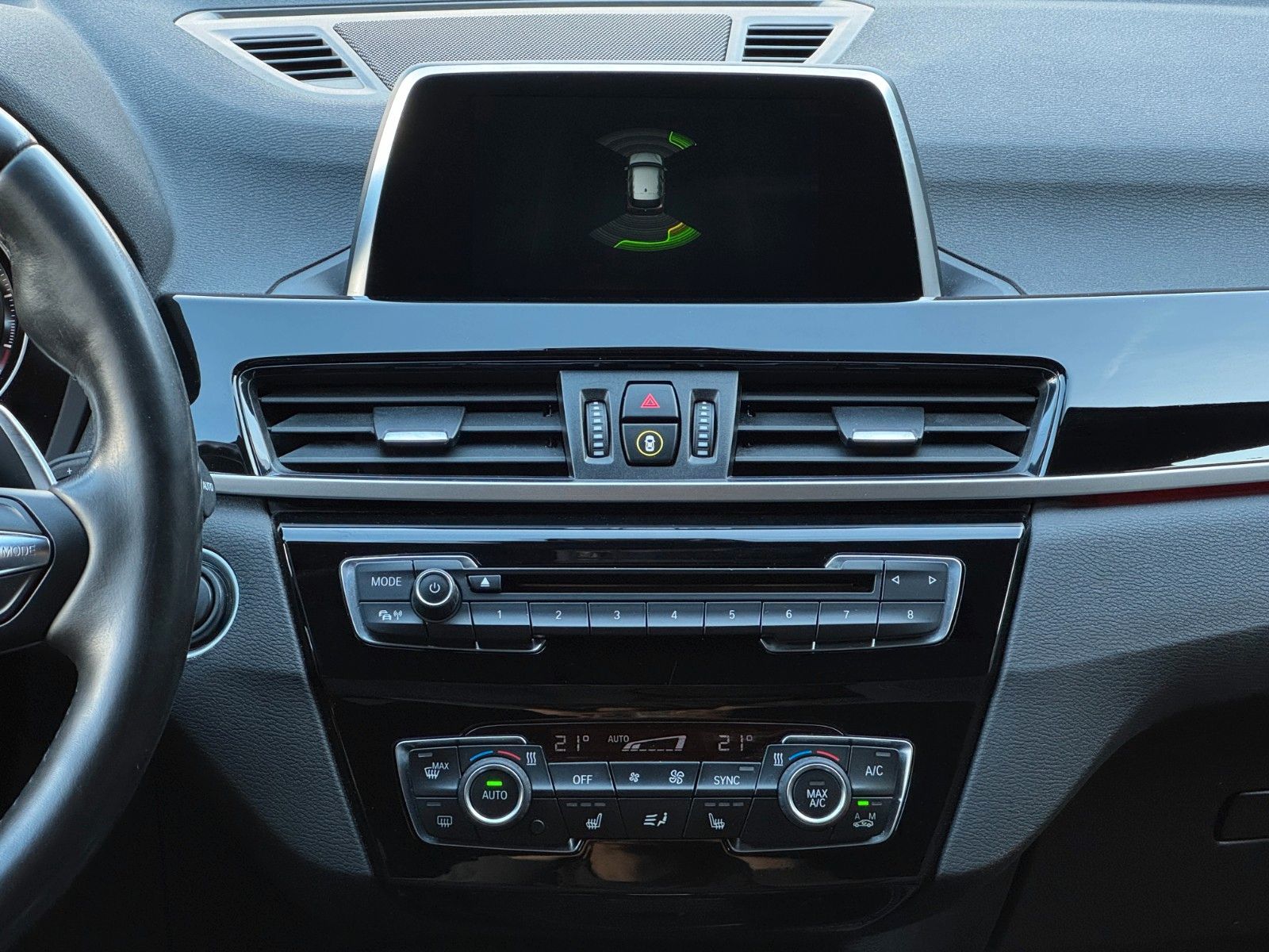 Fahrzeugabbildung BMW X1 sDrive20i M Sport Shadow LED Temp PDC