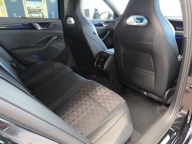 Fahrzeugabbildung Volkswagen Passat Variant 2.0 TDI DSG R-LINE MATRIX-LED NAV