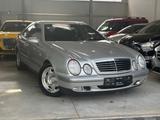 Mercedes-Benz CLK 200 Sport 1Hand - Mercedes-Benz CLK 200: Sport