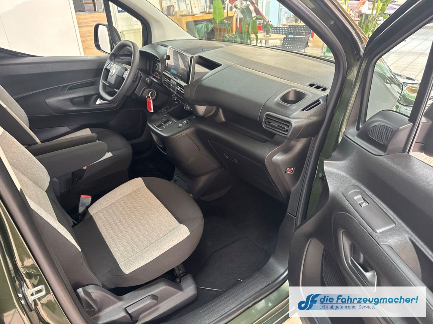 Fahrzeugabbildung Citroën Berlingo Plus Elektro Kombi M LED CarPlay Androi