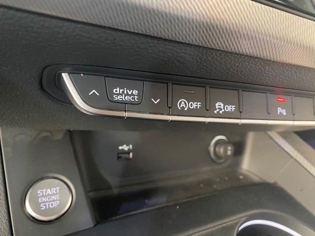 Fahrzeugabbildung Audi A4 Avant 40 TFSI QUATTRO NAVI/LED/KAMERA/SHZ/AHK