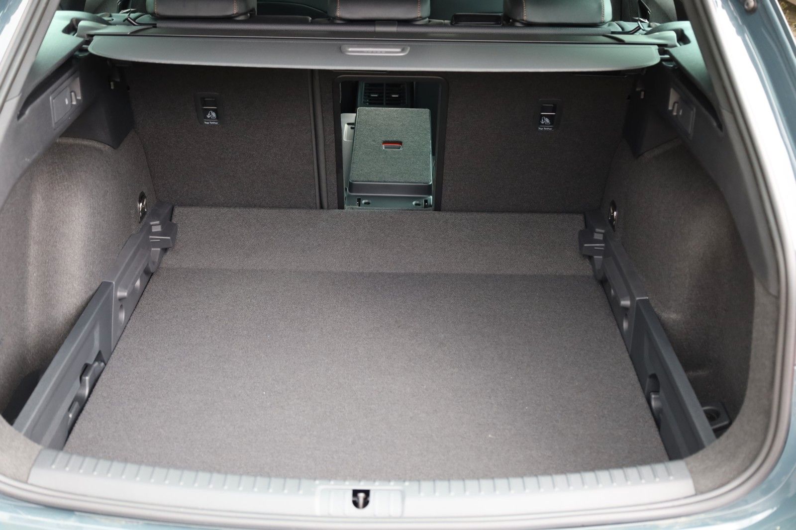 Fahrzeugabbildung CUPRA Leon Sportstourer 1.5 eTSI 110 kW DSG *AHZV