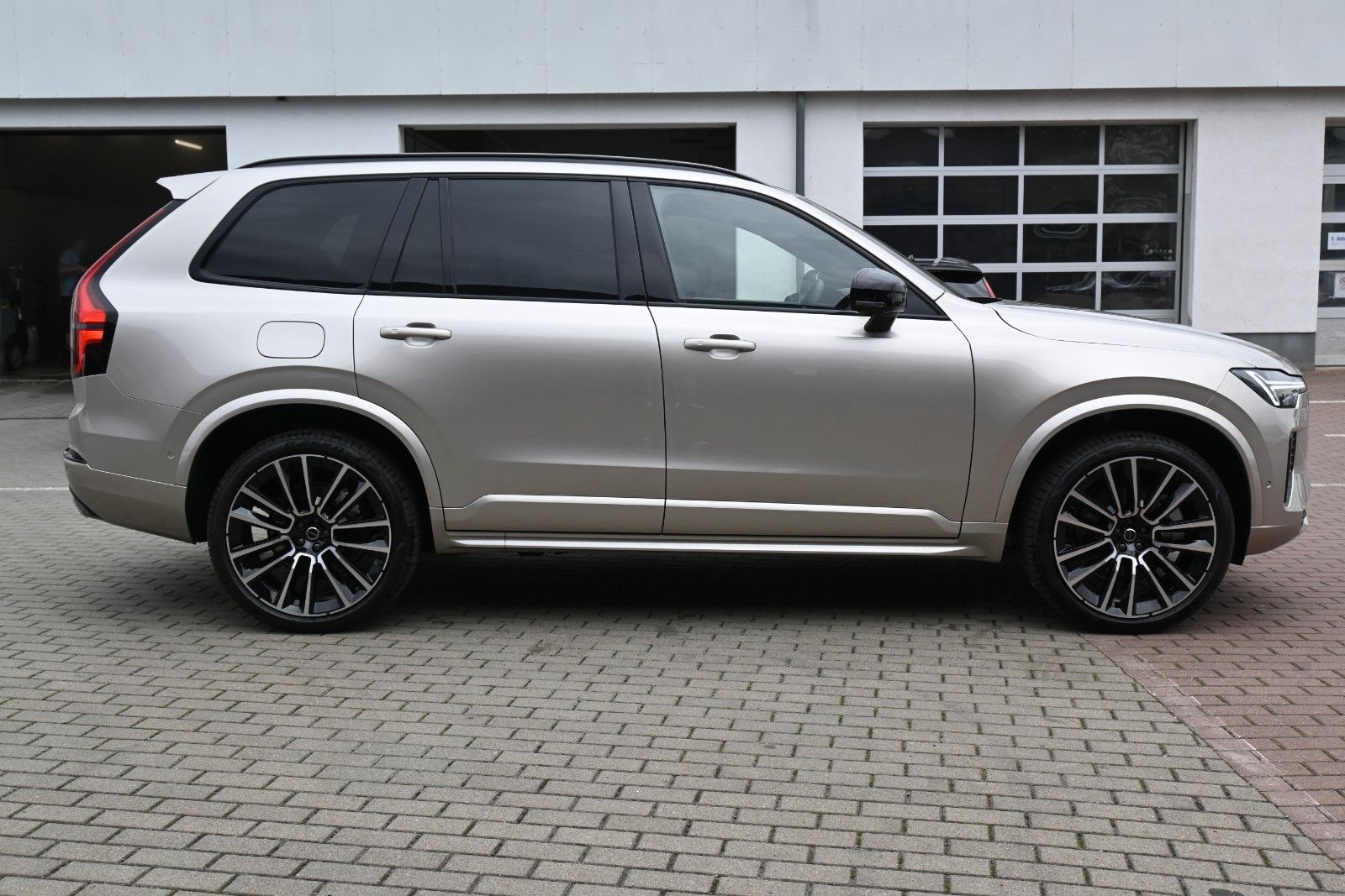 Fahrzeugabbildung Volvo XC90 T8 AWD Ultra Dark´*STDHZG*360°*LUFT*ACC*AHK