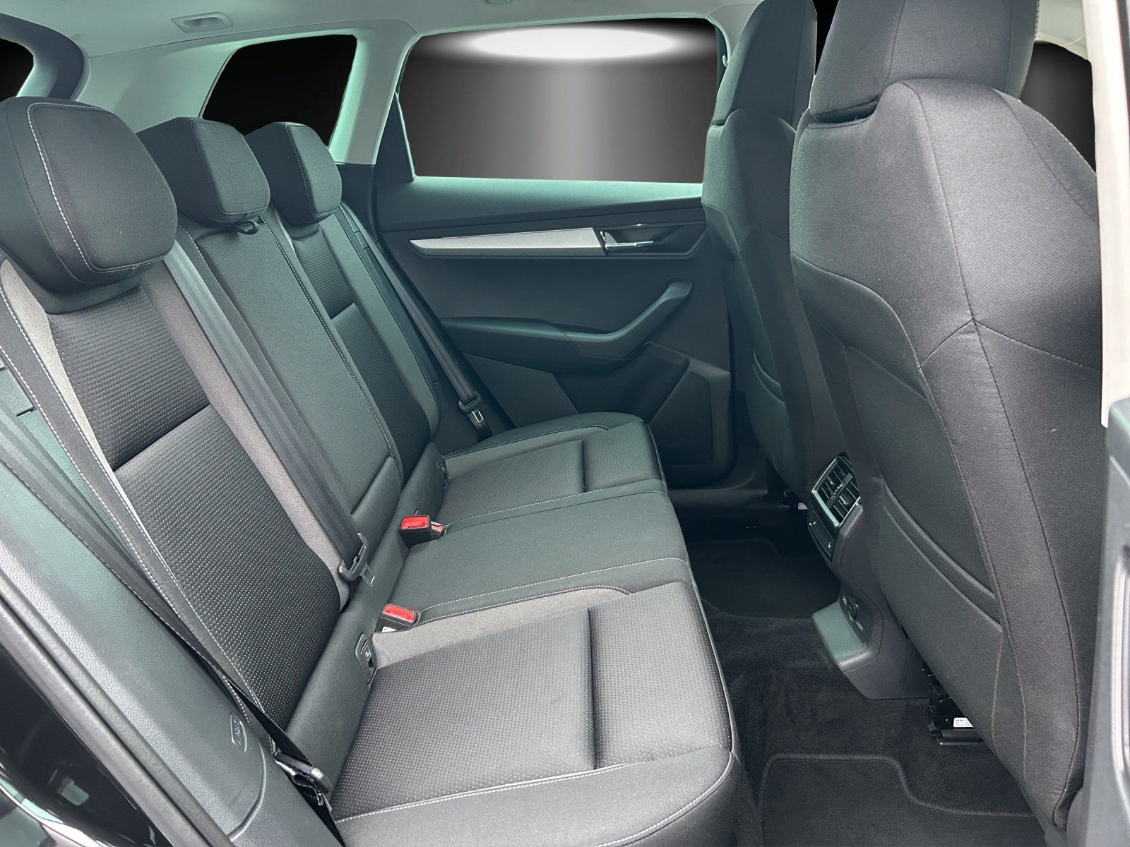 Fahrzeugabbildung SKODA Karoq Tour 2,0 TDI 4x4 DSG/LED/ACC/AHK/KAMERA/