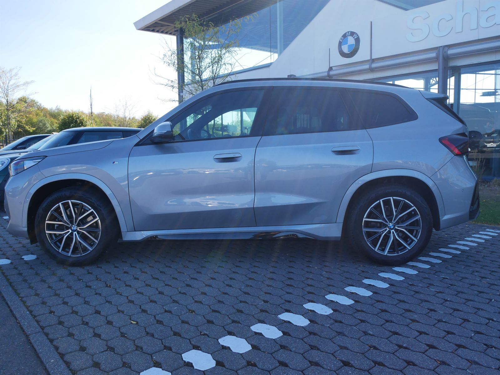 BMW X1 xDrive23i M-Sport DA PA HUD A-LED AHK PANO foto 2