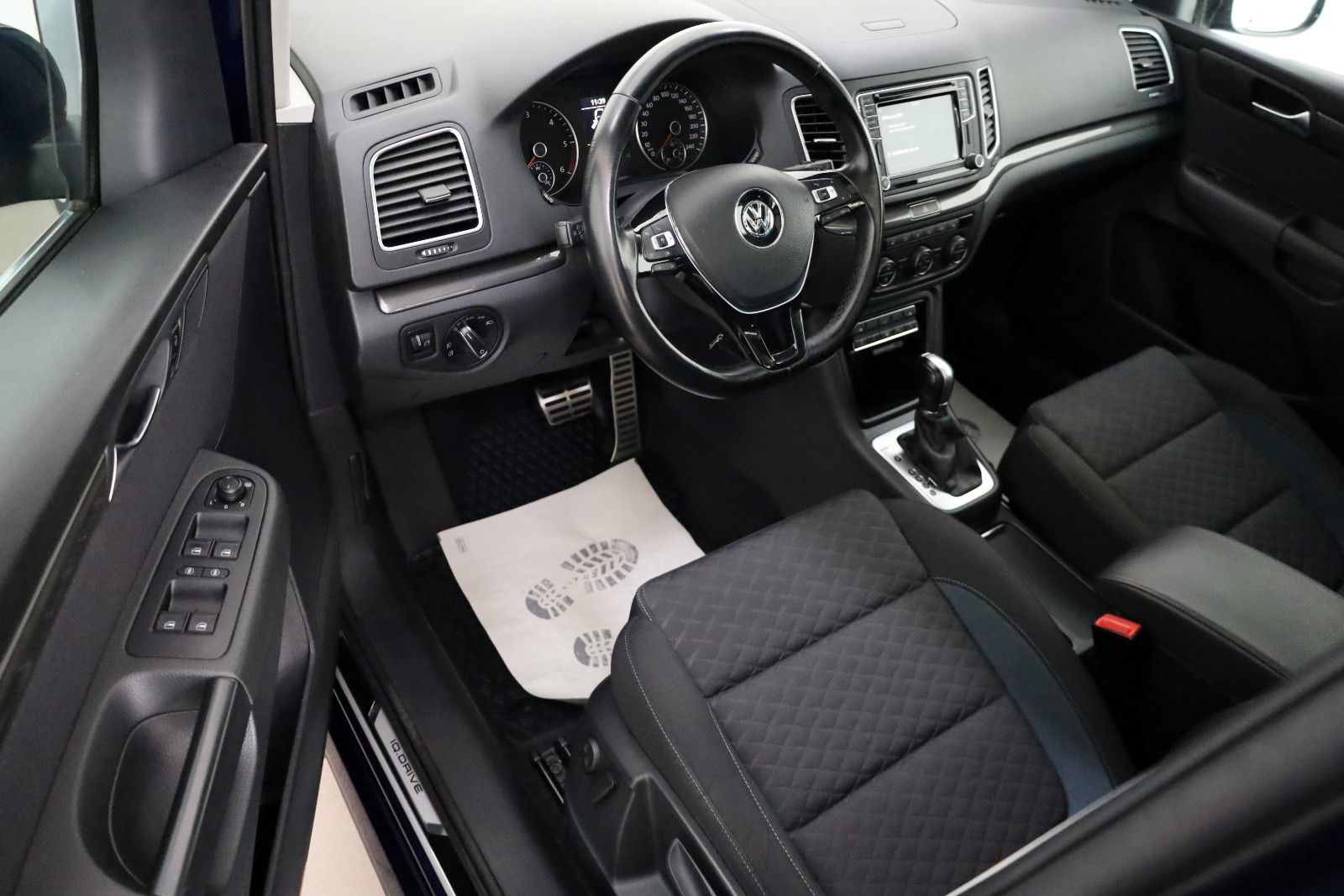 Fahrzeugabbildung Volkswagen Sharan IQ.DRIVE 4M Navi,LED,Panorama,Kamera,SH