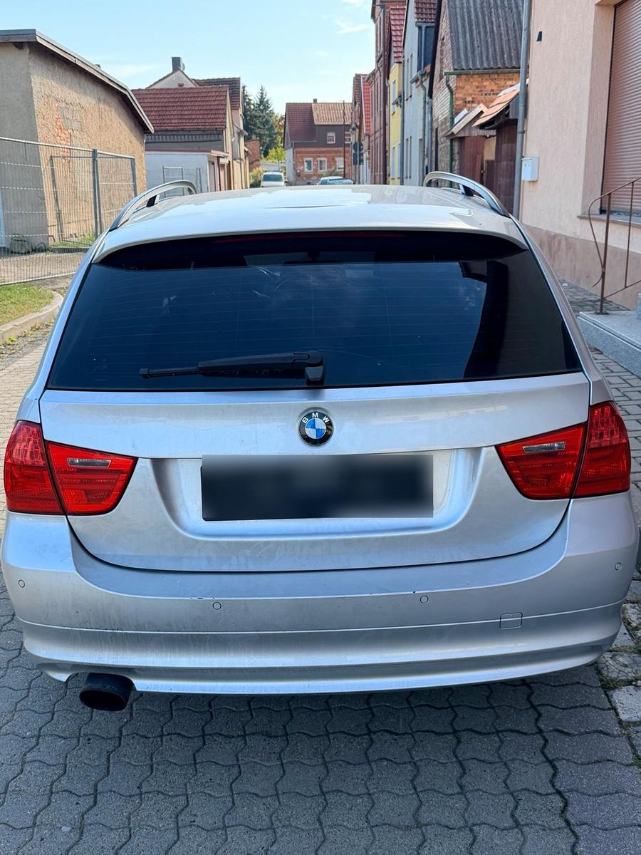 BMW 318 2009 — photo 6