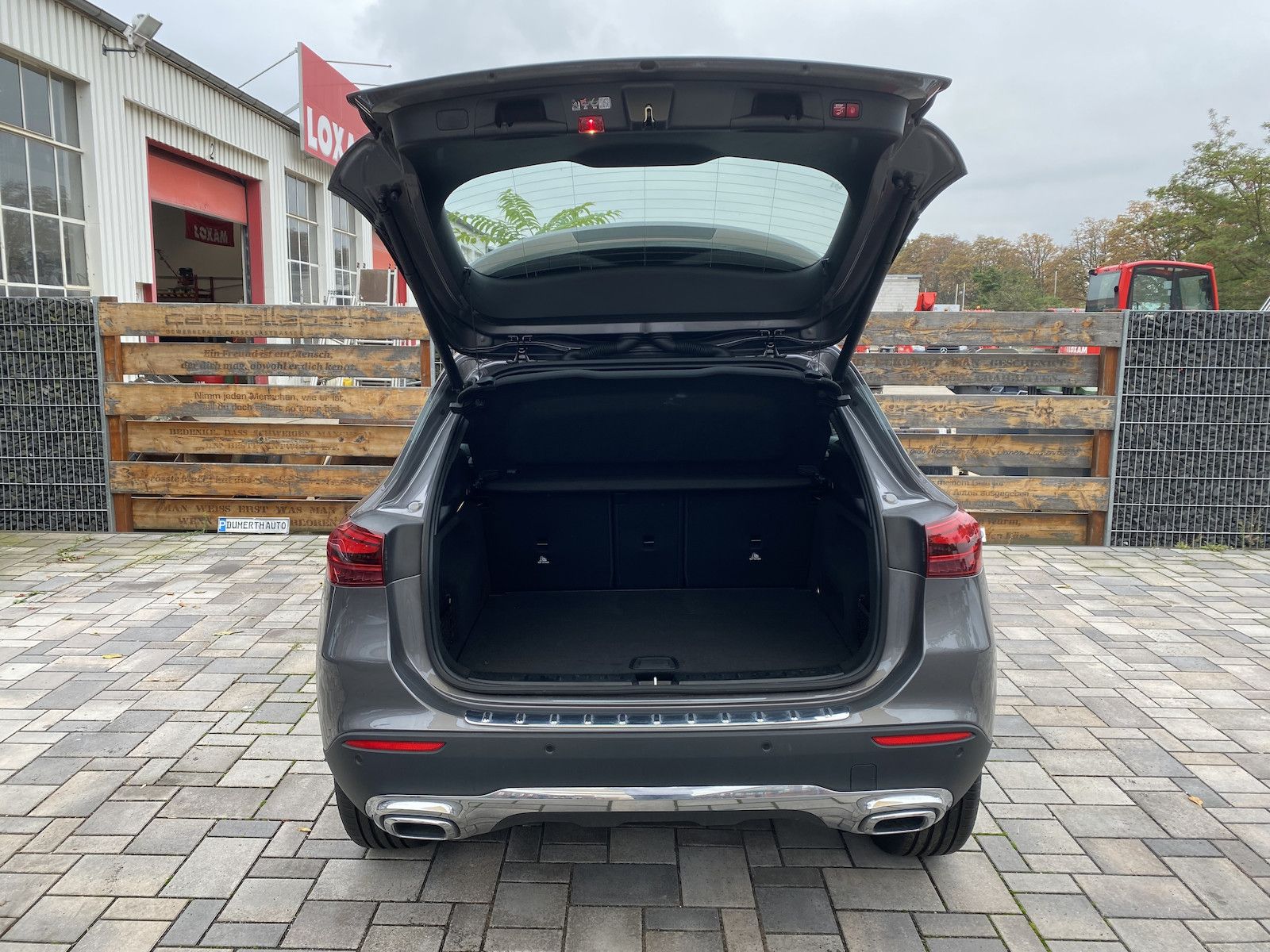 Fahrzeugabbildung Mercedes-Benz GLA 250 4M Progressive Advanced+/