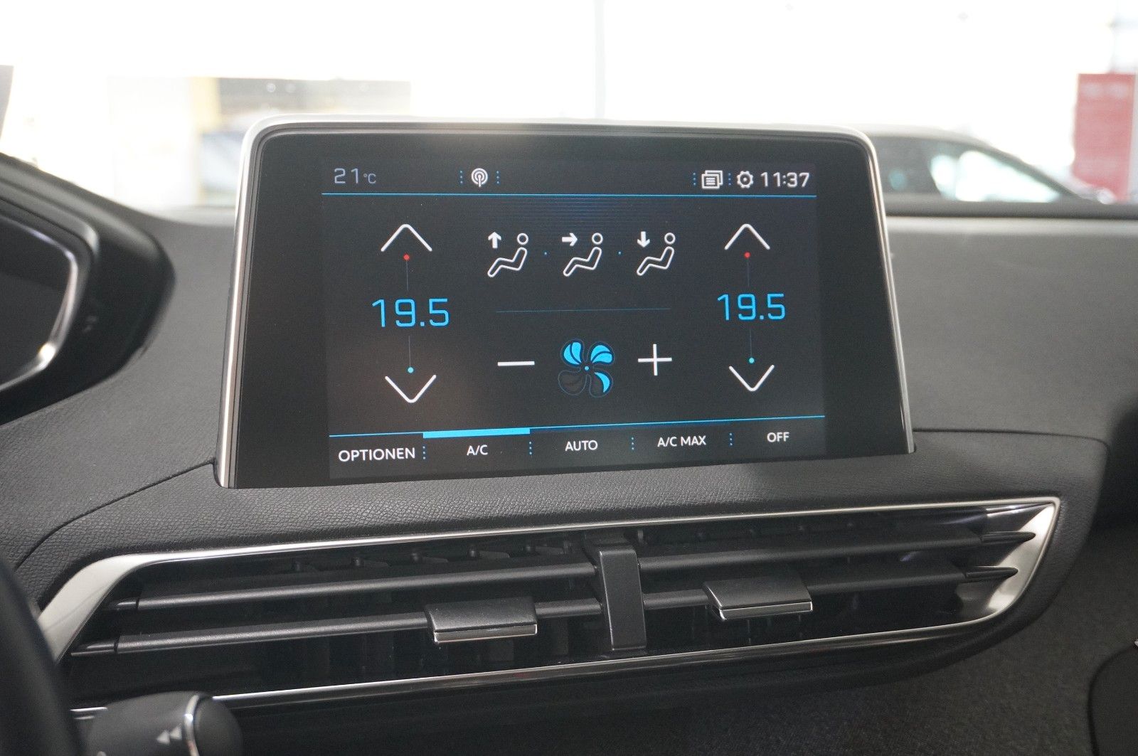 Fahrzeugabbildung Peugeot 5008 1.5D ALLURE NAVI/LED/KAMERA/VIRT/SH/DAB/AHK