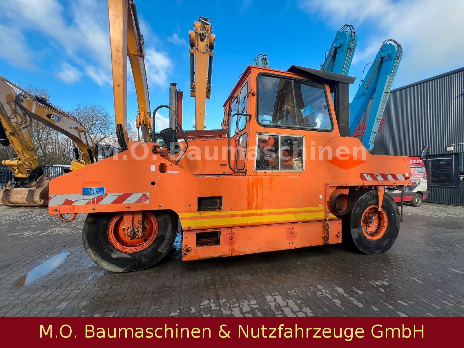 Fahrzeugabbildung Andere Corinsa CCR2135 / Gummiradwalze /