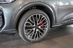 AUDI Q5 e-Hybrid quattro | Tech pro | Pano | Carbon AUDI Q5 e-Hybrid quattro | Tech pro | Pano | Carbon