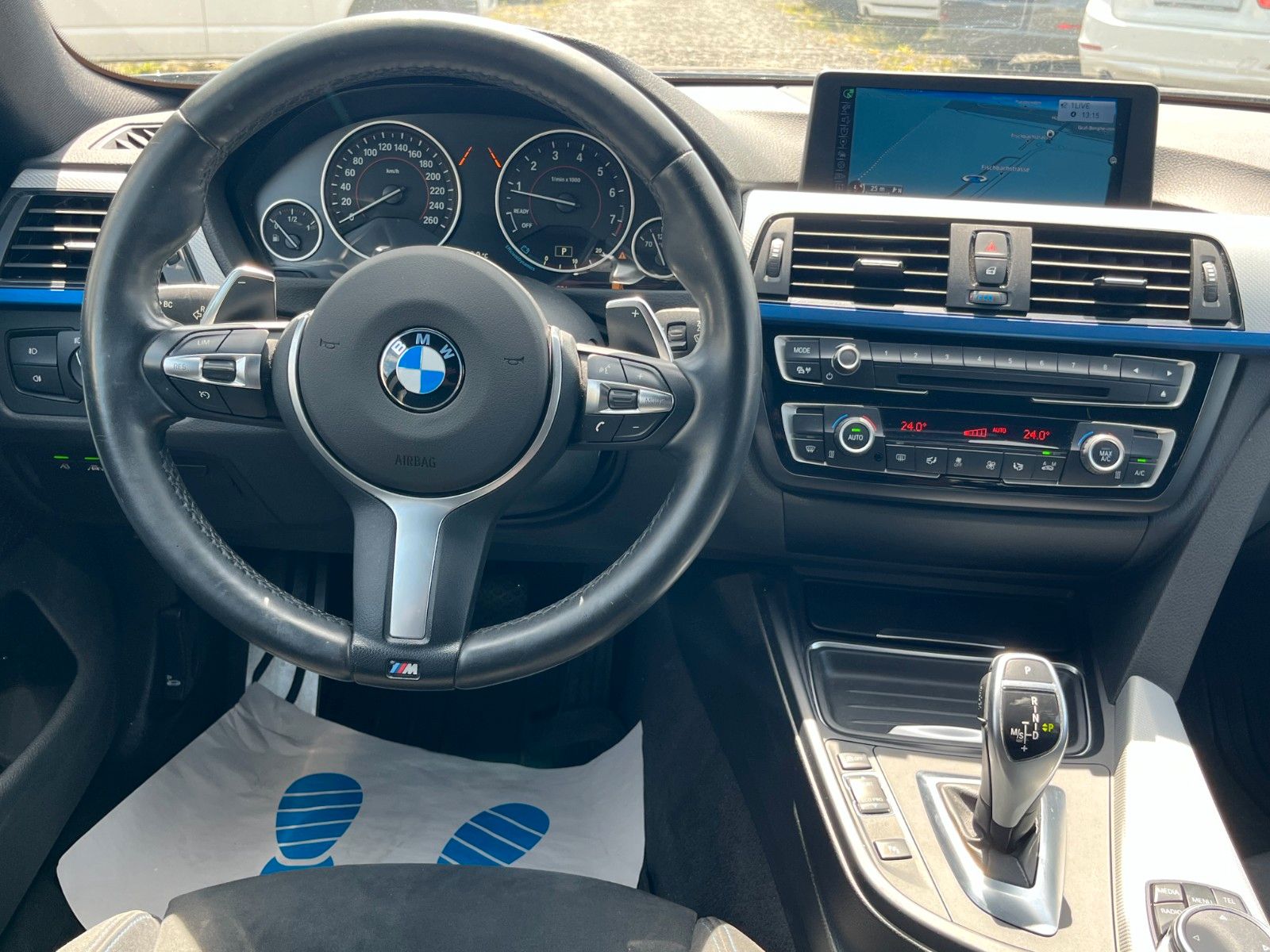 Fahrzeugabbildung BMW 420i Gran Coupé Sport-Aut. M SPORTPAKET Navi LED