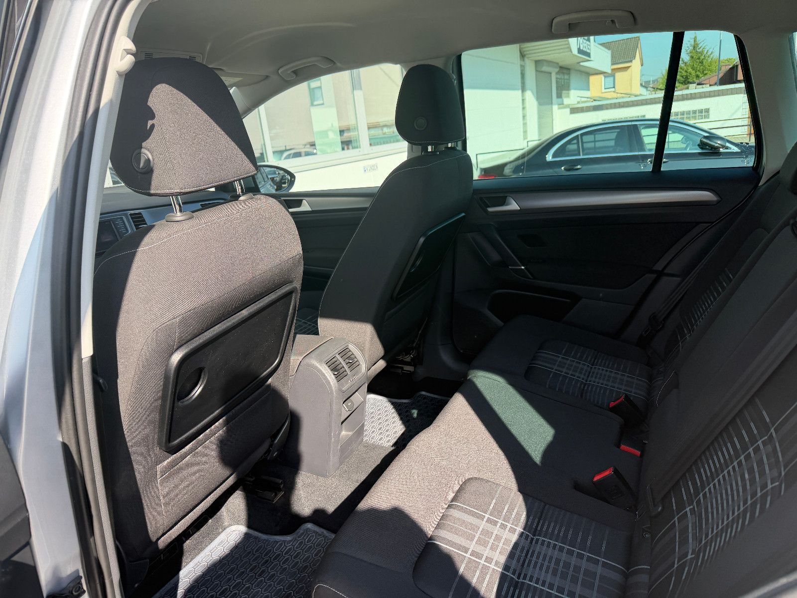 Fahrzeugabbildung Volkswagen Golf Sportsvan VII Lounge /AUTOMATIK/ACC/SHZ/