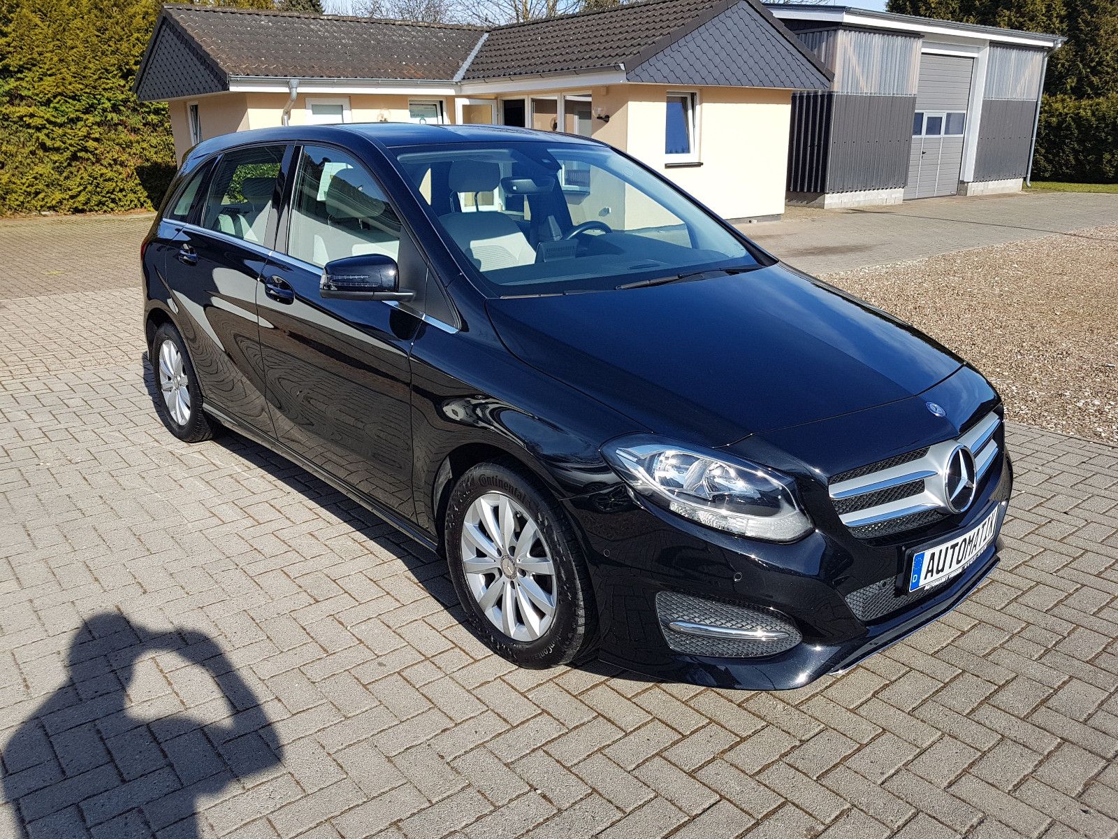 MERCEDES-BENZ B 180