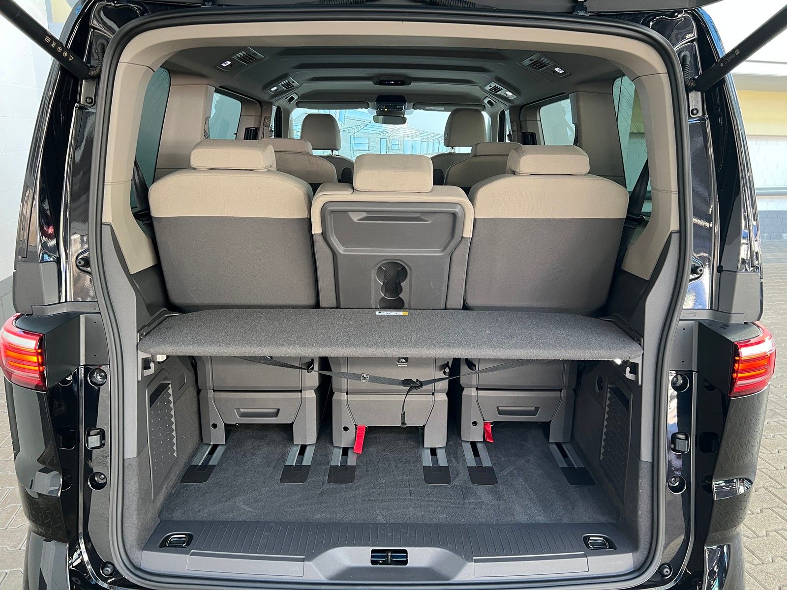 Fahrzeugabbildung Volkswagen T7 Multivan Life 2,0 TDI DSG +7 Sitzer +Easy Op