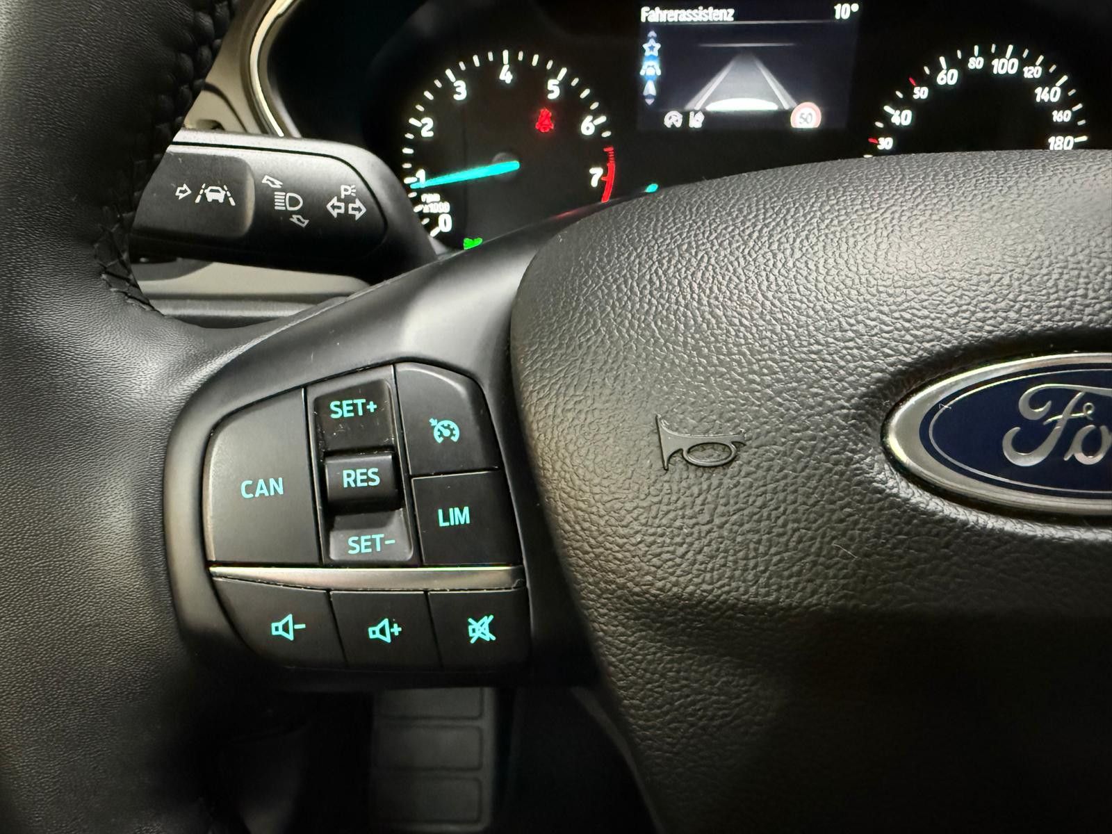 Fahrzeugabbildung Ford Focus Tur 1.0 Titan >NAVI-LED-SHZ-TEMP-DAB-PDC+