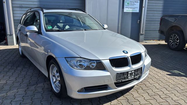 BMW 320i  Touring AUTOMATIK NEUZUSTD AHK PANO LEDER