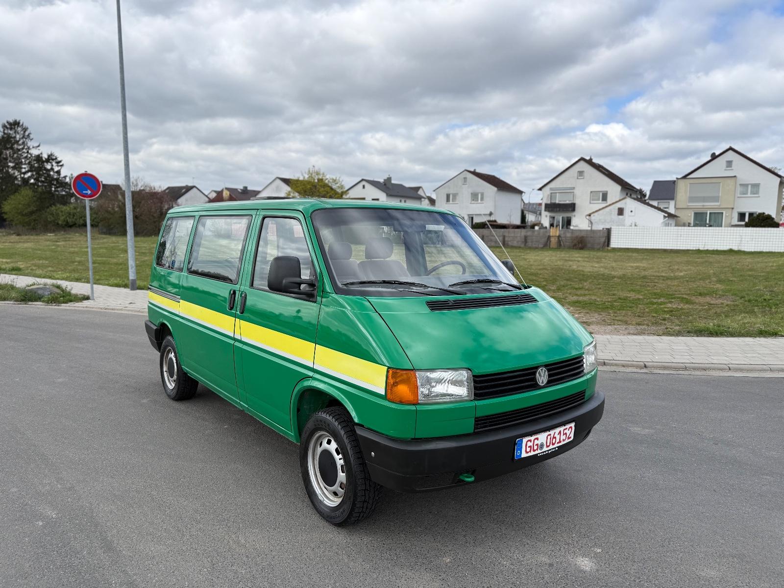 Volkswagen T4 2.5 *TISCH+DACHLUKE+FENSTERBUS*